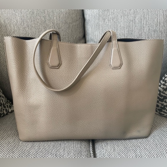 Tory Burch Perry Pebbled Leather Tote in French Gray - Picture 3 of 9